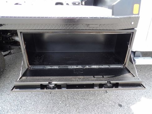 Used 2024 RAM 5500 Tradesman w/ Chrome Appearance Group AWD/4WD image 53