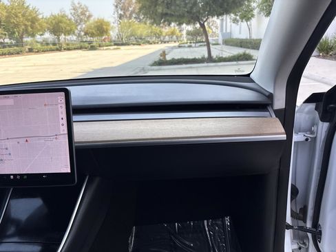 Used 2021 Tesla Model Y Long Range AWD/4WD image 17