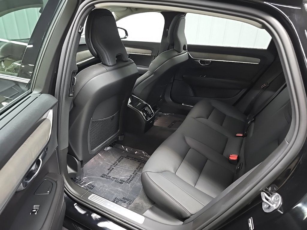 Used 2025 Volvo S90 B6 Plus AWD/4WD image 32