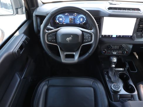 Used 2025 Ford Bronco Badlands image 32