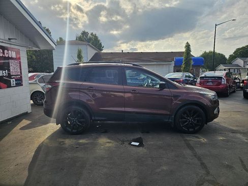 Used 2018 Ford Escape SEL w/ SEL Sport Appearance Package FWD image 12