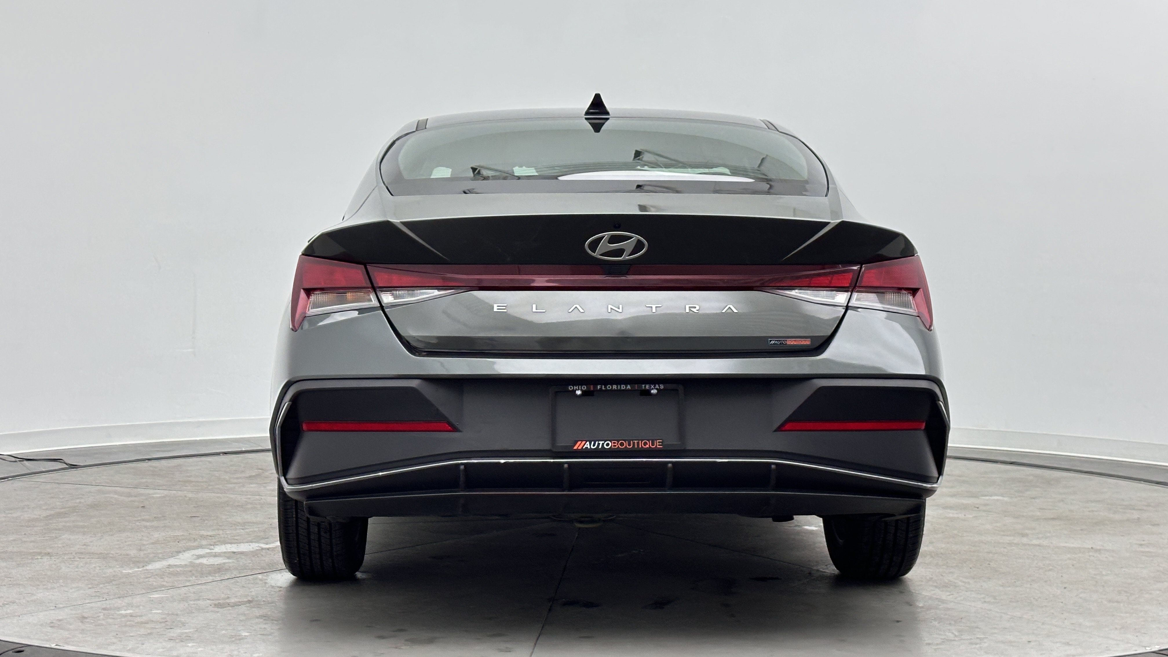 Used 2024 Hyundai Elantra SEL FWD image 6