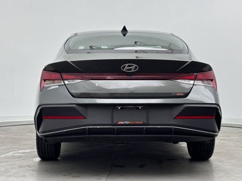 Used 2024 Hyundai Elantra SEL FWD image 6