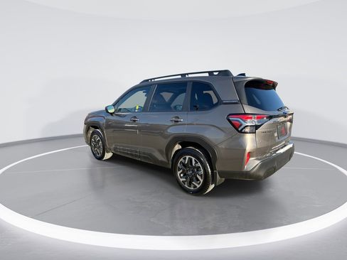 Used 2025 Subaru Forester Premium image 6