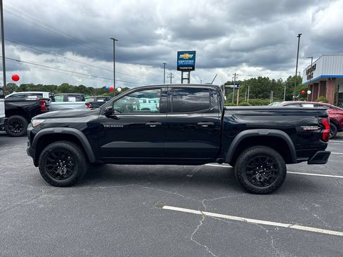 Used 2023 Chevrolet Colorado Trail Boss w/ Technology Package AWD/4WD image 9