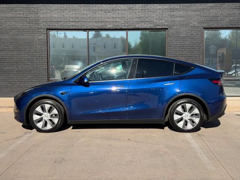 Used 2022 Tesla Model Y Long Range AWD/4WD image 17