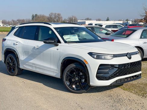 New 2026 Volkswagen Tiguan SE R-Line FWD image 3