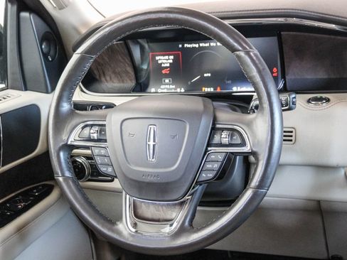 Used 2019 Lincoln Navigator Select w/ Technology Package RWD image 16