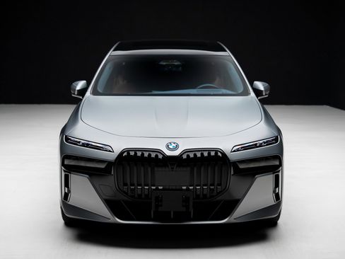 Used 2023 BMW i7 xDrive60 image 5