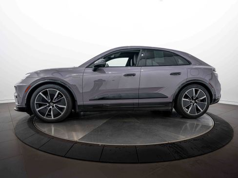 Certified 2025 Porsche Macan Turbo Electric AWD/4WD image 2