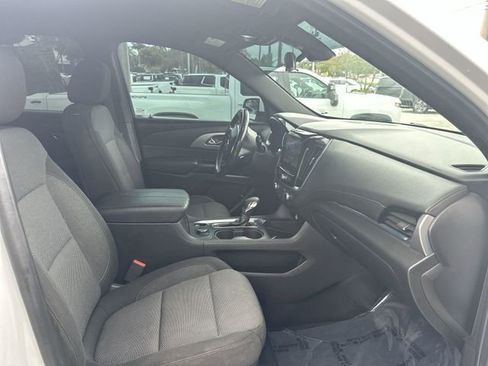 Used 2022 Chevrolet Traverse LT FWD image 30