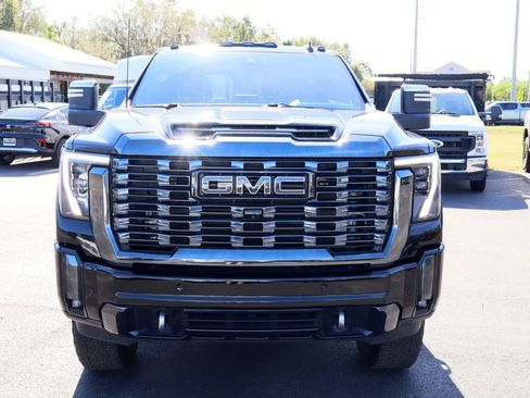 Used 2024 GMC Sierra 2500 Denali Ultimate image 3