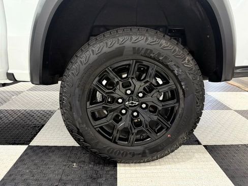 Used 2024 Chevrolet Colorado Trail Boss image 10