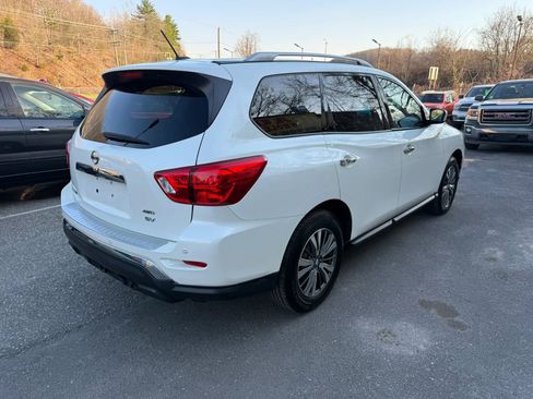 Used 2018 Nissan Pathfinder SV w/ SV Tech Package image 4
