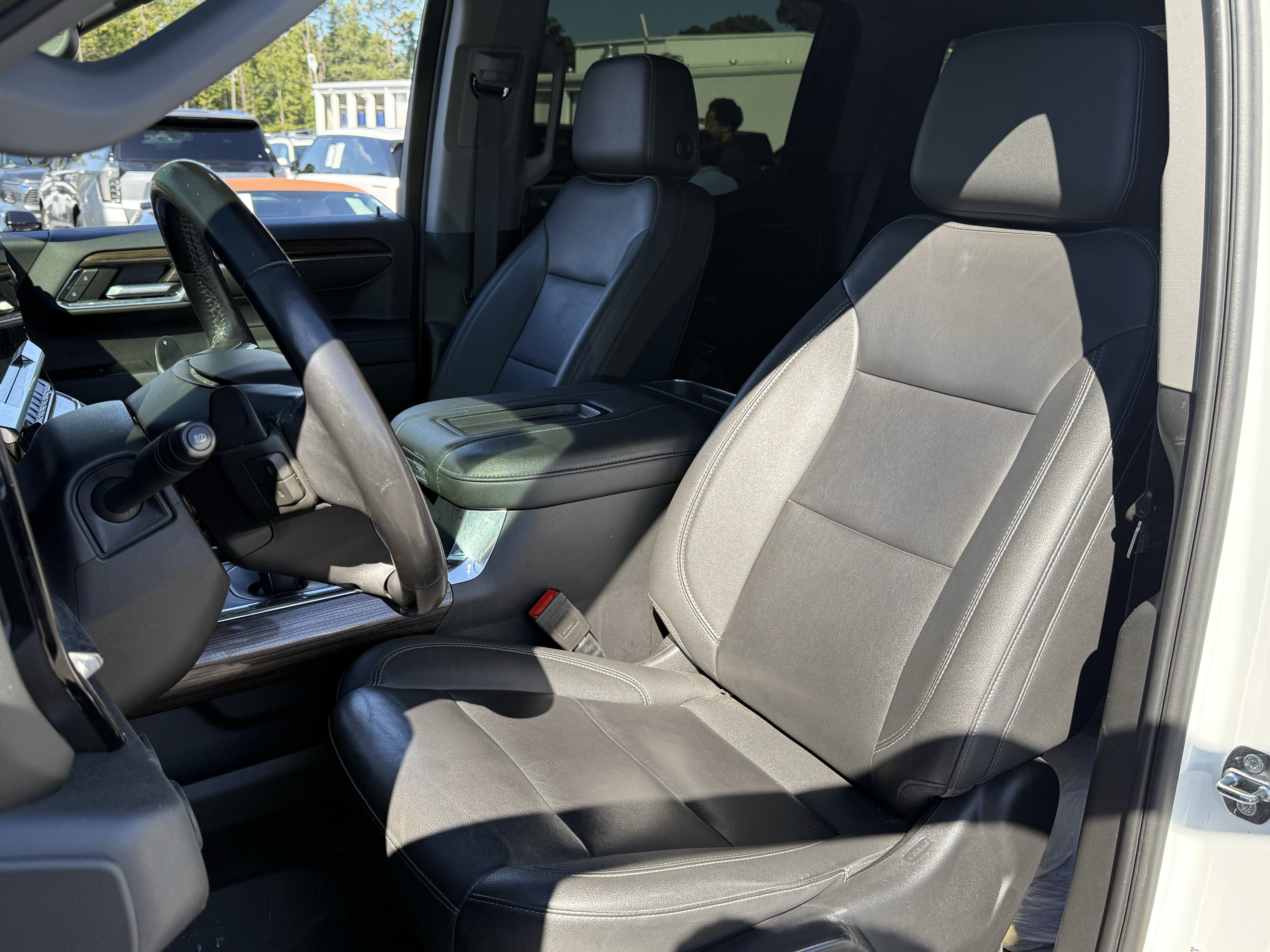 Used 2022 Chevrolet Silverado 1500 LT Trail Boss w/ LT Trail Boss Premium Package AWD/4WD image 7