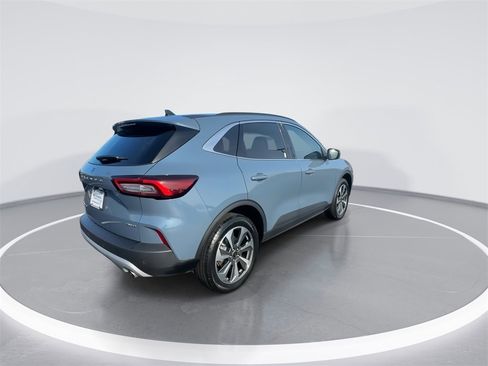 Used 2025 Ford Escape Platinum image 8