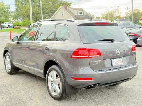 Used 2012 Volkswagen Touareg VR6 image 6