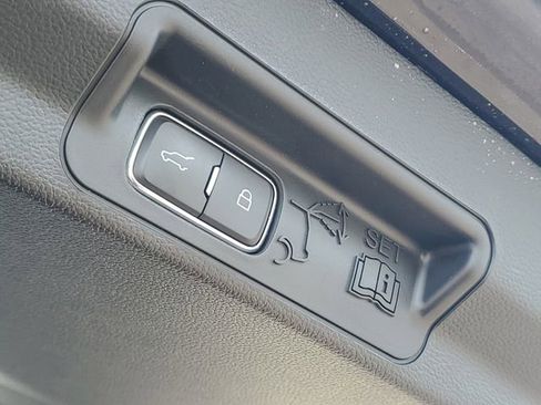 Used 2024 Ford Explorer XLT w/ Equipment Group 202A AWD/4WD image 9