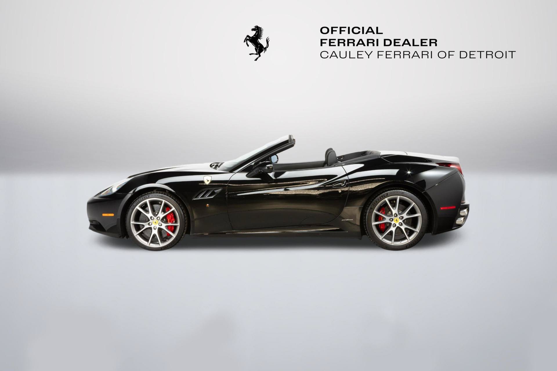 Used 2010 Ferrari California RWD image 5