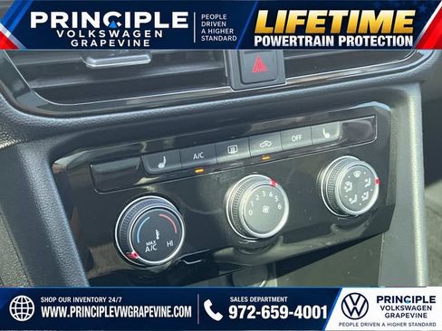 Used 2023 Volkswagen Taos SE w/ Panoramic Sunroof Package FWD image 21