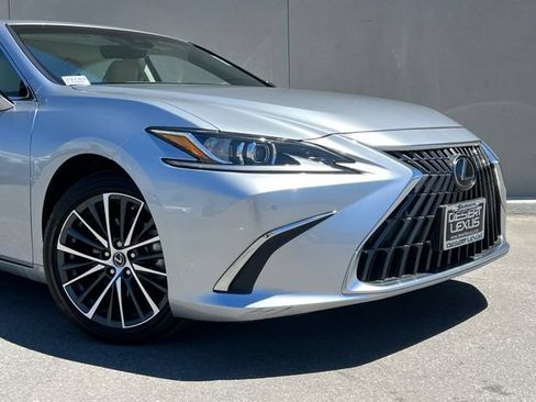 Used 2025 Lexus ES 350 w/ Premium Package FWD image 2