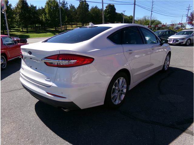 Used 2019 Ford Fusion SE FWD image 2