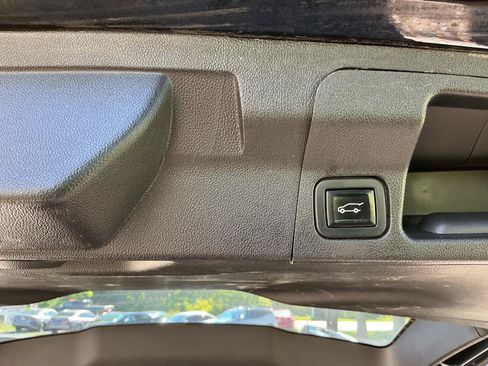 Used 2022 GMC Acadia SLE w/ Driver Convenience Package AWD/4WD image 25