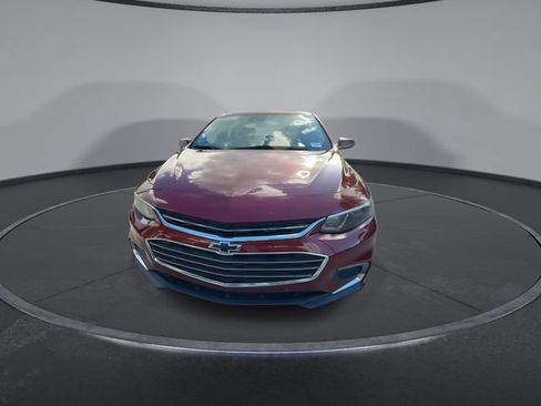 Used 2018 Chevrolet Malibu LT w/ Leather Package FWD image 3