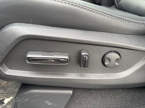 Certified 2025 Honda Pilot Touring image 9