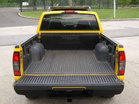Used 2004 Nissan Frontier XE w/ (PWR) XE Pwr Pkg AWD/4WD image 15