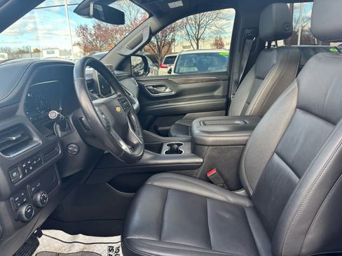 Used 2022 Chevrolet Suburban LT w/ Luxury Package image 14