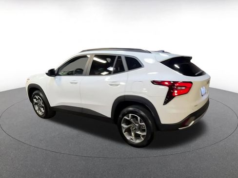 Used 2025 Chevrolet Trax LT w/ LT Convenience Package image 10