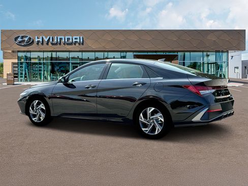 New 2025 Hyundai Elantra SEL FWD image 4