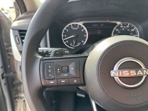 Used 2023 Nissan Rogue SV image 10