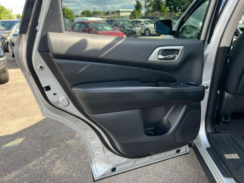 Used 2018 Nissan Pathfinder SV AWD/4WD image 20