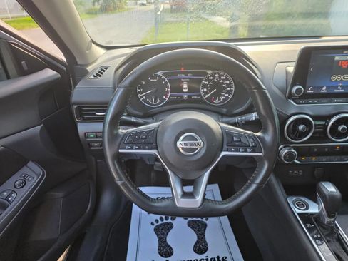 Used 2022 Nissan Sentra SV FWD image 11