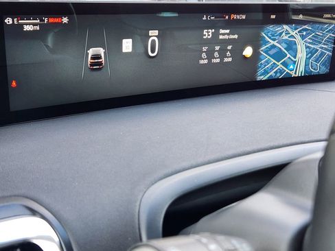 Certified 2025 Ford Expedition Platinum image 32