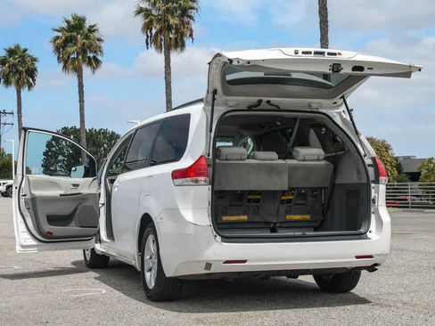 Used 2012 Toyota Sienna LE FWD image 29