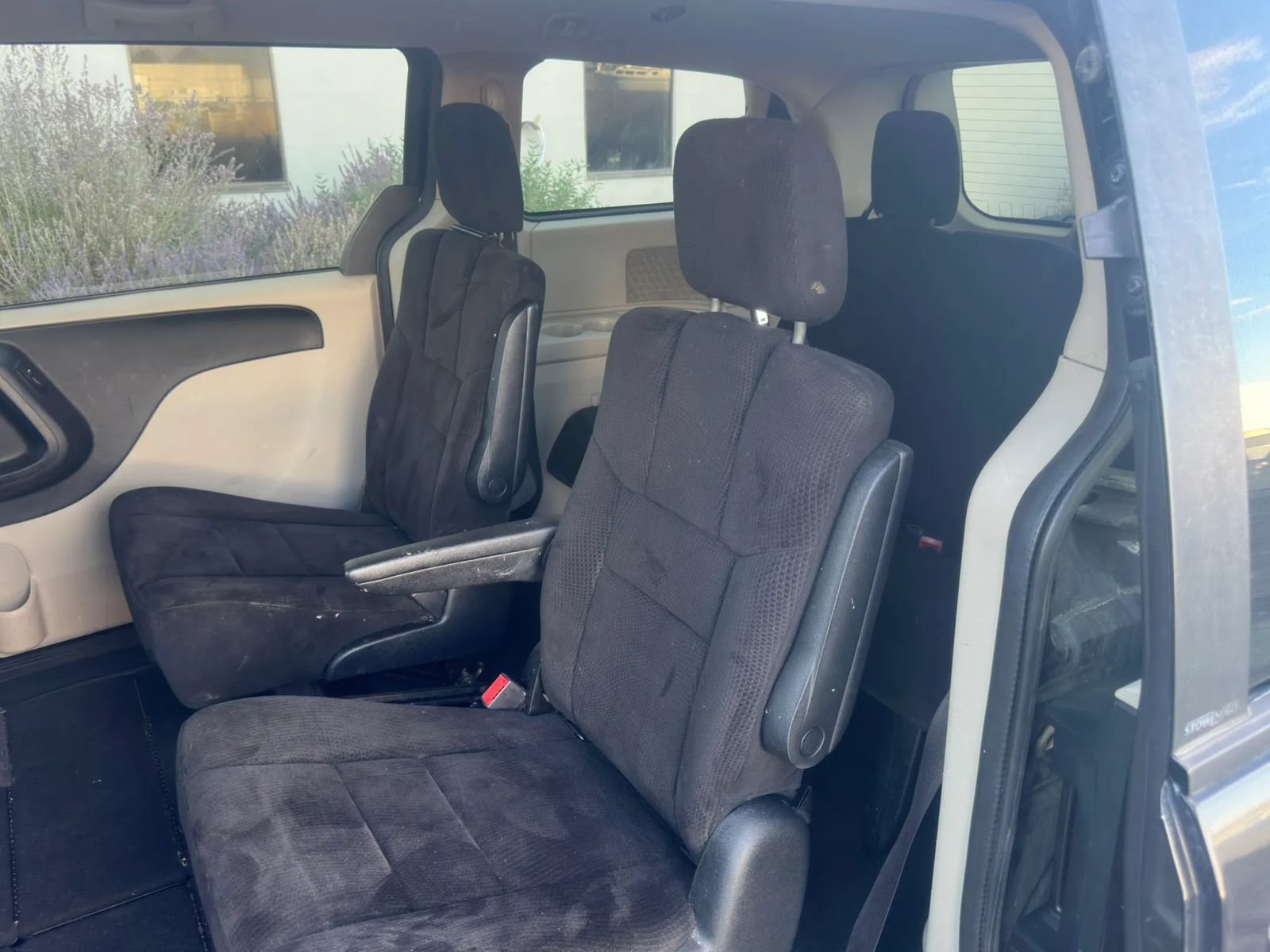 Used 2013 Dodge Grand Caravan SXT w/ Rear Park Assist Pkg FWD image 9