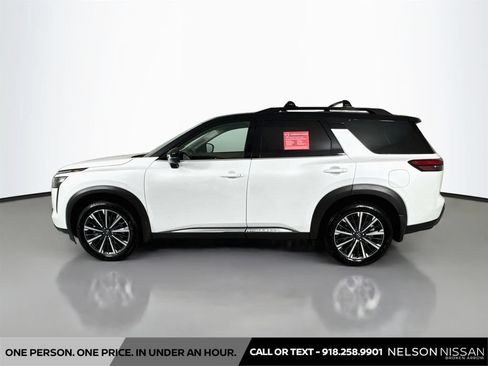 Certified 2026 Nissan Pathfinder Platinum w/ Cargo Package AWD/4WD image 8