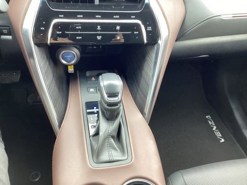 Used 2021 Toyota Venza Limited w/ Advanced Technology Package image 20