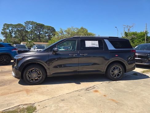 New 2026 Kia Carnival EX image 4