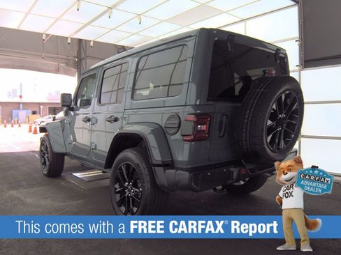 Used 2025 Jeep Wrangler Unlimited Sahara w/ Safety Group image 3