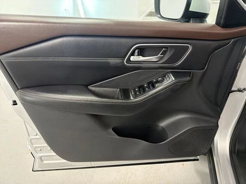 Used 2021 Nissan Rogue SV w/ Premium Package FWD image 12