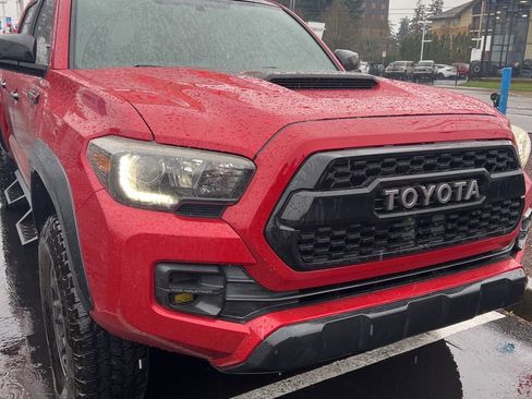 Used 2017 Toyota Tacoma TRD Pro image 2