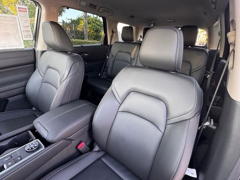 New 2025 Nissan Pathfinder SL image 10