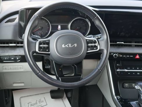 Used 2024 Kia Carnival EX FWD image 41