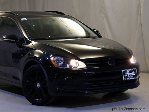 Used 2016 Volkswagen Golf image 2