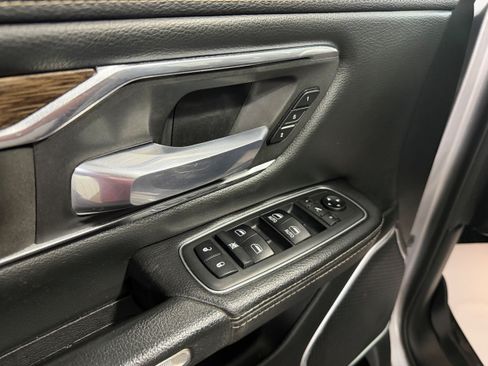 Used 2019 RAM 1500 Laramie AWD/4WD image 9