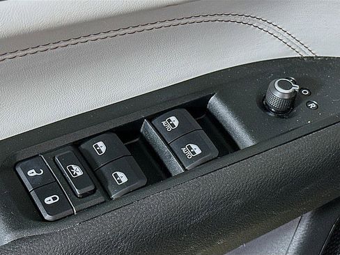 Used 2022 Jeep Compass Limited w/ Elite Group image 19